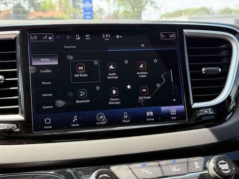 Used 2023 Chrysler Pacifica Touring-L FWD image 24