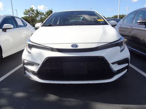 Used 2023 Toyota Corolla SE w/ SE Package FWD image 2
