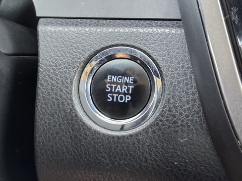 Used 2019 Toyota Camry XLE image 24