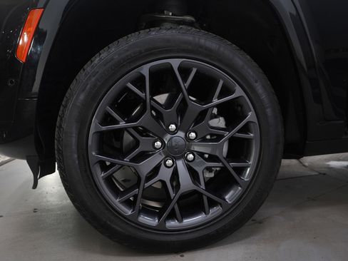 Used 2023 Jeep Grand Cherokee L Summit image 36