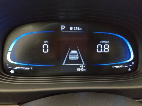 Used 2024 Hyundai Venue SEL image 23