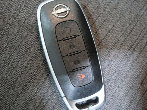 Used 2023 Nissan Rogue SV image 27