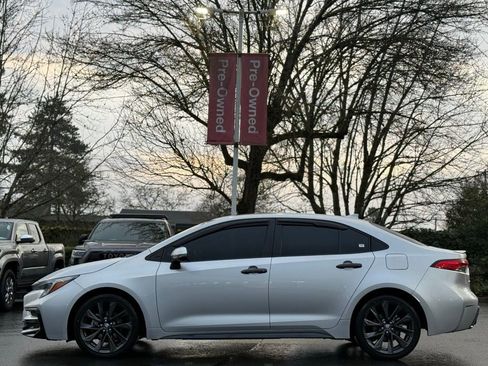 Used 2024 Toyota Corolla SE w/ SE Package image 2