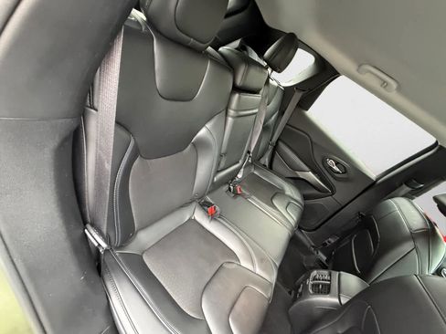 Used 2019 Jeep Cherokee Latitude Plus AWD/4WD image 20