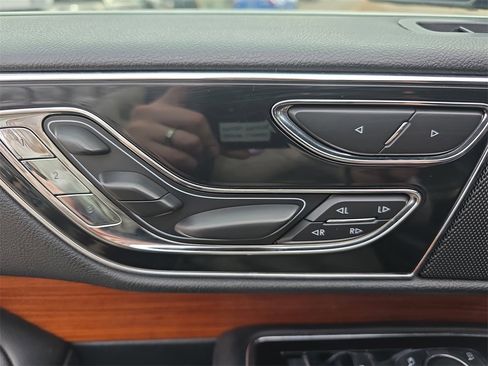 Used 2019 Lincoln Navigator L Reserve image 33