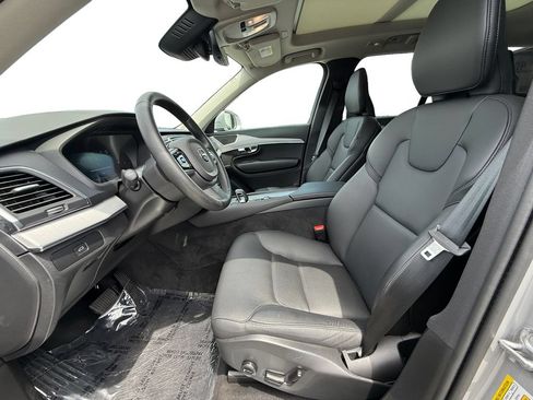 Used 2025 Volvo XC90 B5 Core AWD/4WD image 9