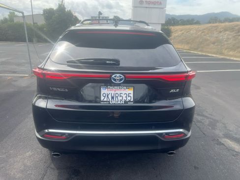 Certified 2024 Toyota Venza XLE image 9