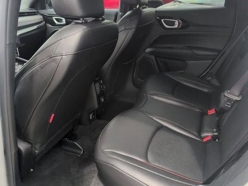Used 2025 Jeep Compass Trailhawk AWD/4WD image 11