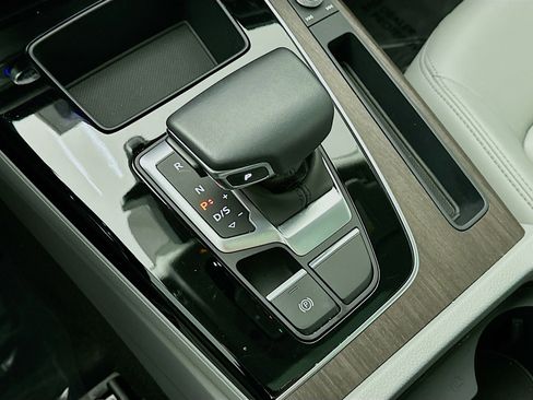 Used 2023 Audi Q5 2.0T Premium image 17