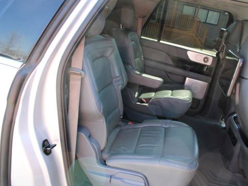 Used 2018 Lincoln Navigator L Reserve w/ Technology Package image 24