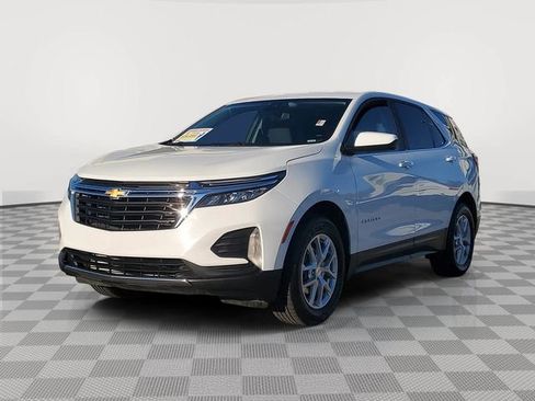 Used 2023 Chevrolet Equinox LT image 2