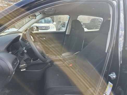 Used 2023 Honda HR-V LX image 13
