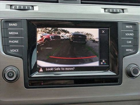 Used 2015 Volkswagen Golf TDI SE image 9