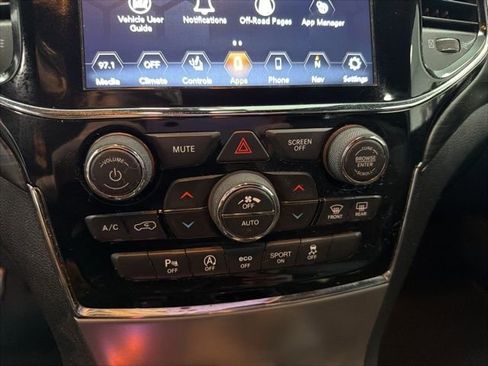 Used 2019 Jeep Grand Cherokee Altitude image 23