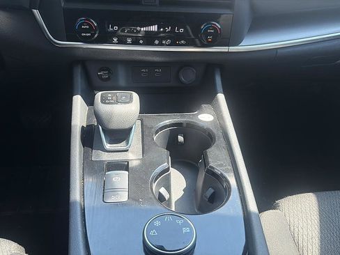Certified 2025 Nissan Rogue SV AWD/4WD image 44