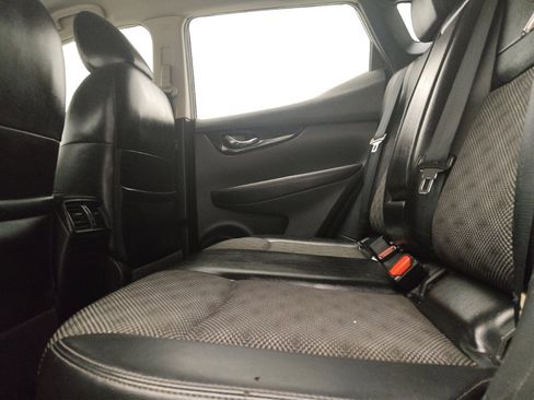 Used 2021 Nissan Rogue Sport SV w/ Technology Package FWD image 18