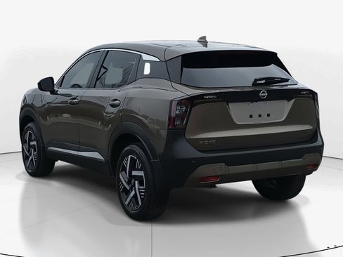 Used 2025 Nissan Kicks SV image 7