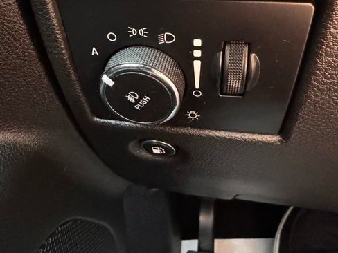 Used 2021 Jeep Grand Cherokee Laredo AWD/4WD image 24