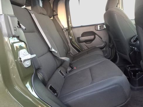 Used 2022 Jeep Gladiator Sport image 19