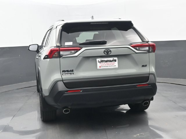 Used 2022 Toyota RAV4 XLE Premium FWD image 21