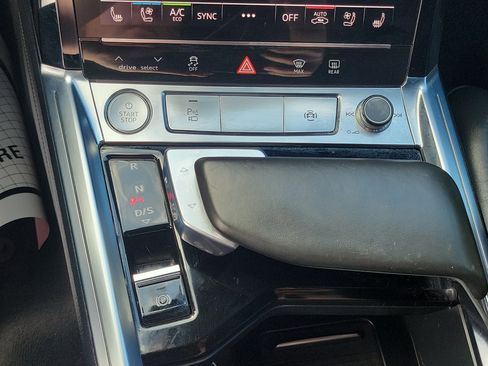 Used 2019 Audi e-tron Prestige w/ Prestige Package AWD/4WD image 15