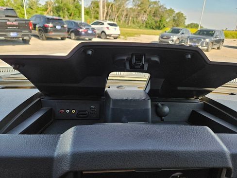 Used 2013 Ford F250 Lariat w/ Lariat Interior Pkg AWD/4WD image 16