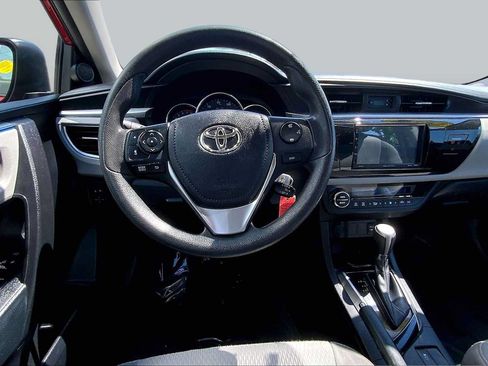 Used 2014 Toyota Corolla LE FWD image 4