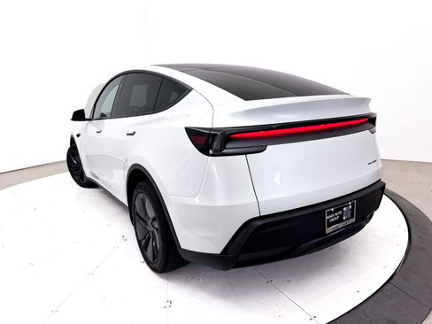 Used 2026 Tesla Model Y Long Range AWD/4WD image 2