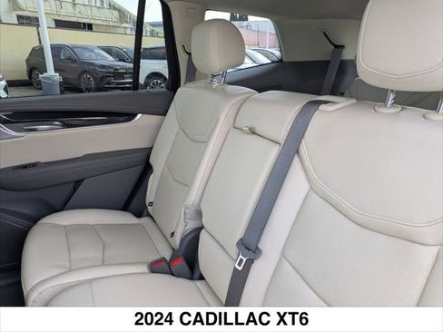 Used 2024 Cadillac XT6 Premium Luxury w/ Technology Package image 21