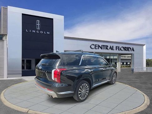 Used 2023 Hyundai Palisade Calligraphy w/ Cargo Package FWD image 3