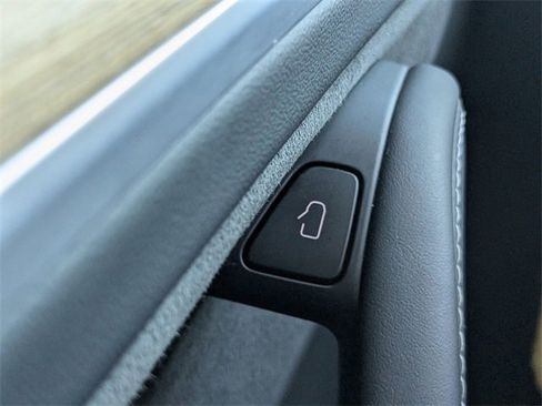 Used 2023 Tesla Model Y Long Range image 25