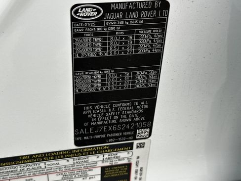 Used 2025 Land Rover Defender 110 S image 38