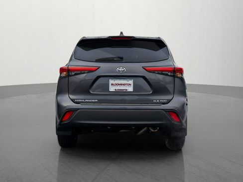 Used 2022 Toyota Highlander XLE image 6