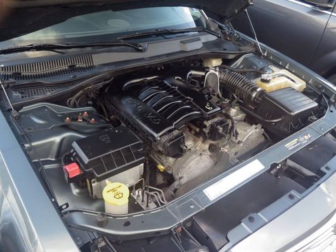 Used 2005 Chrysler 300 Touring RWD image 34