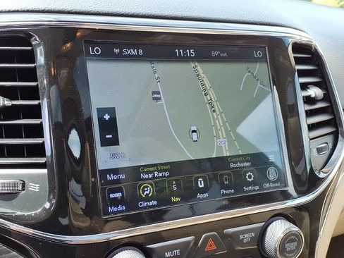 Used 2021 Jeep Grand Cherokee Limited AWD/4WD image 25