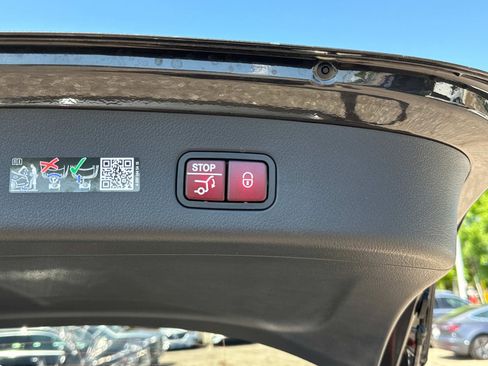 New 2025 Mercedes-Benz GLC 350e 4MATIC image 12