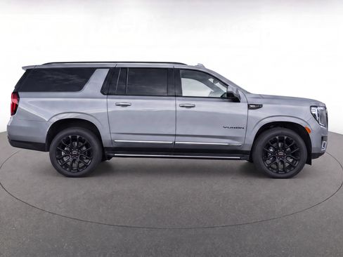 Used 2023 GMC Yukon XL SLT w/ SLT Luxury Package AWD/4WD image 8