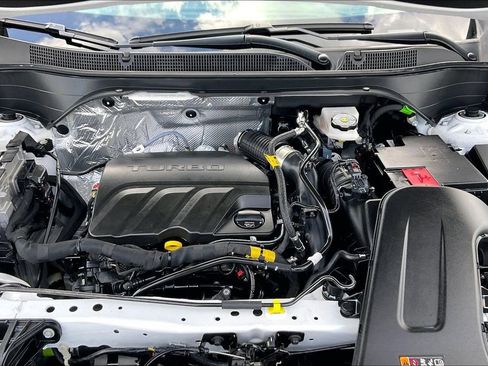 Certified 2025 Chevrolet Trax RS w/ Sunroof Package FWD image 30