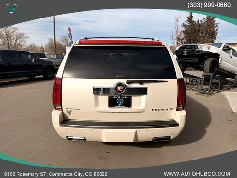 Used 2014 Cadillac Escalade Platinum image 5
