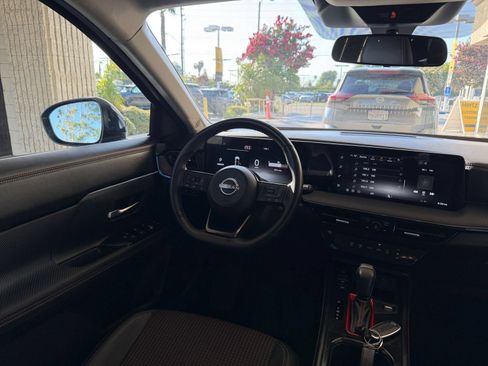 Used 2026 Nissan Kicks SR FWD image 31