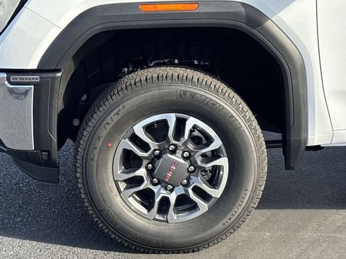 New 2026 GMC Sierra 2500 SLT AWD/4WD image 22