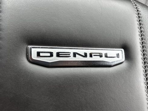 Used 2025 GMC Yukon Denali RWD image 37