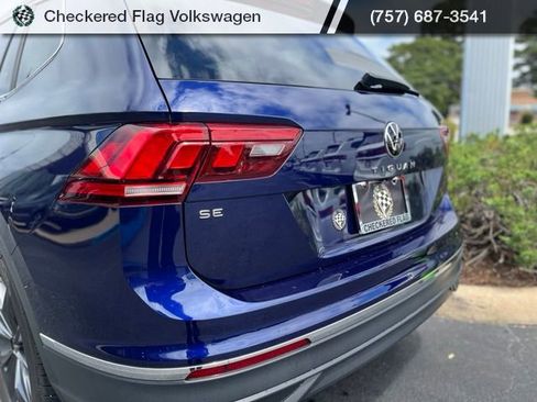 Used 2023 Volkswagen Tiguan SE w/ Panoramic Sunroof Package FWD image 9