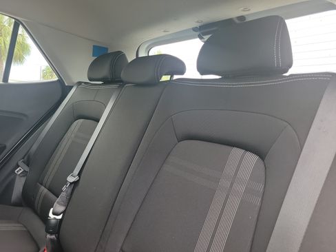 Used 2021 Hyundai Venue SEL FWD image 12
