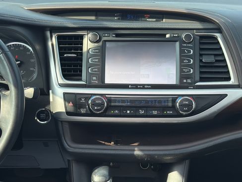 Used 2016 Toyota Highlander Limited Platinum w/ Four Season Floor Mat Package AWD/4WD image 18