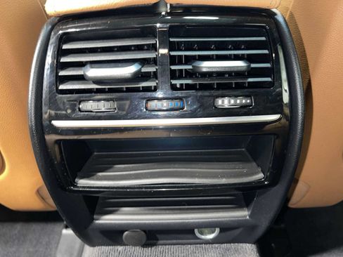 Used 2019 BMW 530i xDrive AWD/4WD image 25