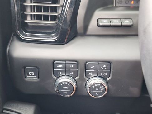 Used 2025 GMC Sierra 2500 AT4 w/ AT4 Premium Plus Package AWD/4WD image 23