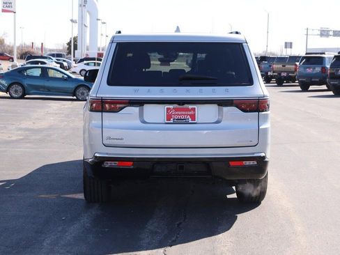 Used 2023 Jeep Wagoneer Series II w/ Flexible Seating Group image 6