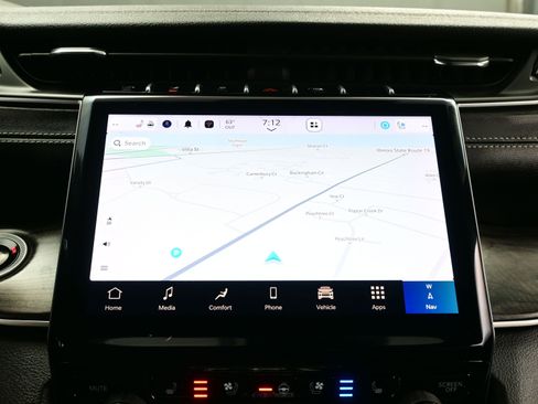 Used 2024 Jeep Grand Cherokee Limited w/ Luxury Tech Group II image 20