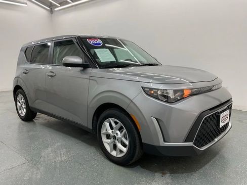 Used 2025 Kia Soul LX w/ LX Technology Package FWD image 8